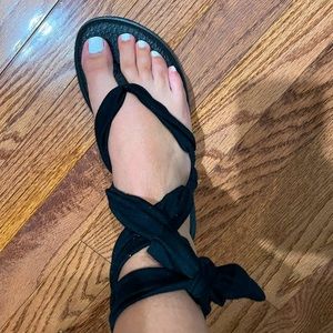 Black wrap tie sanuk sandals Size: 7